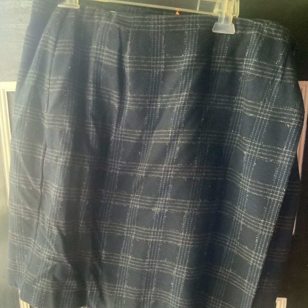 Vintage Plaid Wool Skirt. Navy Blue and white with a hint of silver 20Tall